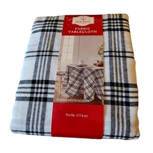Holiday Time Fabric Round 70" Diameter Tablecloth Black and White Plaid …